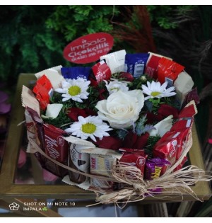 Çikolatalı Kalp+Kesme Çiçekler